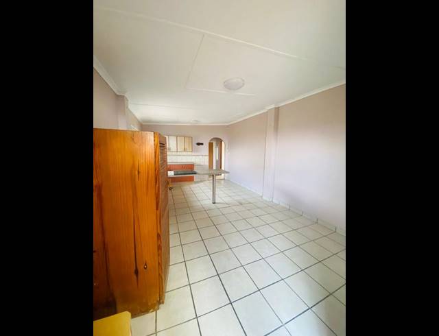 2 BEDROOM PROPERTY TO RENT IN MANABA BEACH